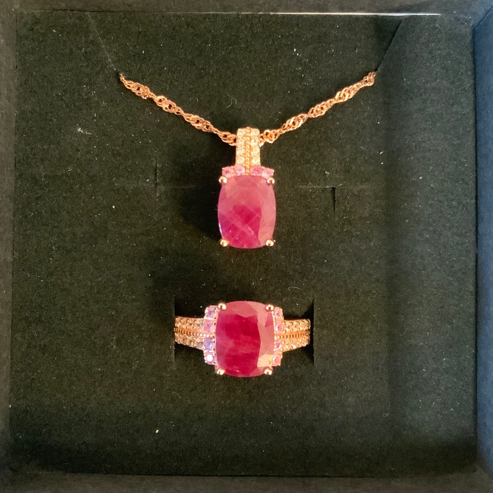 Elegant Pink Stone Jewelry Set